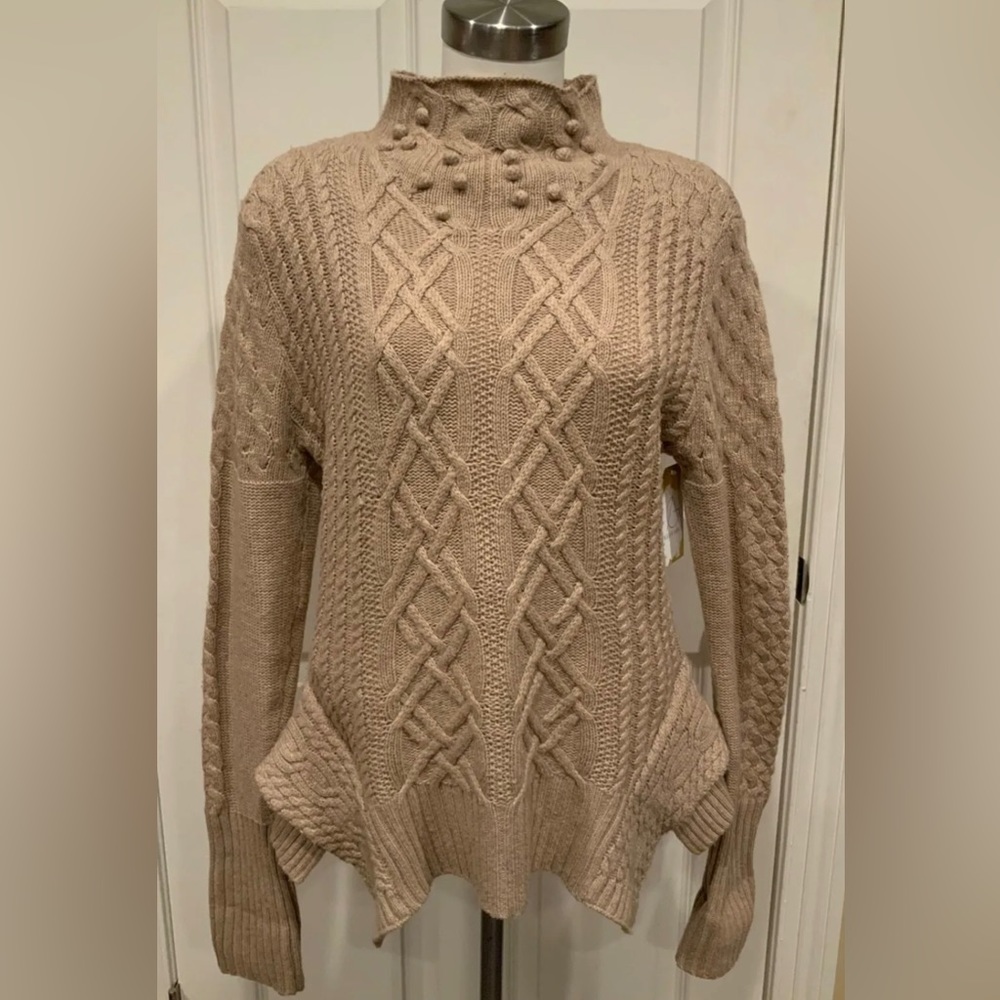 BCBG Max Azaria Women’s Festive Cableknit Maylin Sweater/XS/Read Carefully